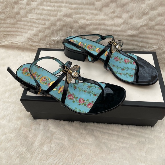 Gucci Patent Calfskin Bee Thong Sandals - Picture 1 of 3